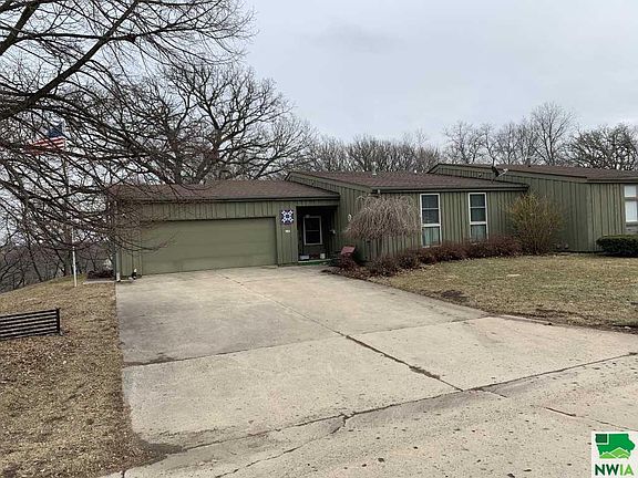 3rd image of 701 Oak Hill Dr
