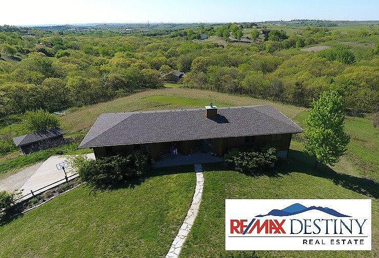 1st image of 3325 Arrowhead Dr