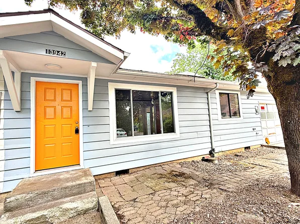 13942 SE Division St, Portland, OR 97236