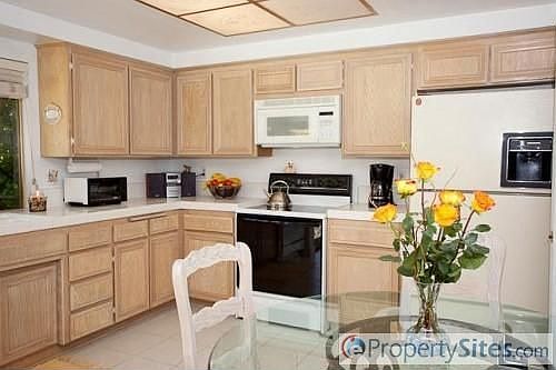 4th image of 247 Greenmeadow Ave