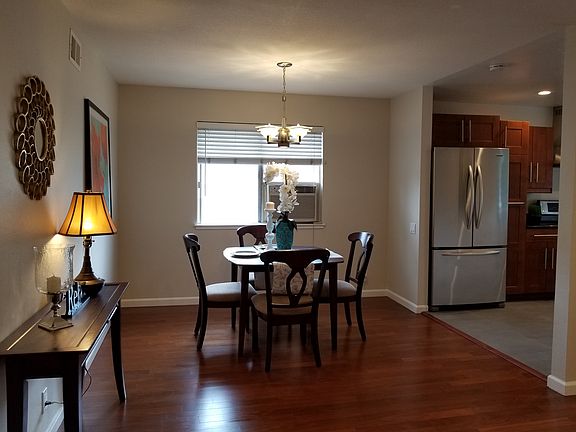 5th image of 2352 Warfield Way Unit B