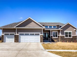 930 NE Fox Valley Ct, Waukee, IA 50263
