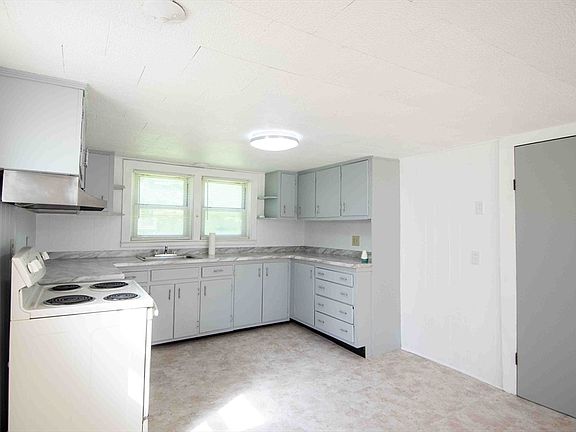 5th image of 75 Lyman Rd