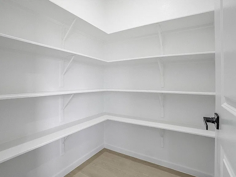 511 Louis Ln — Photo 14