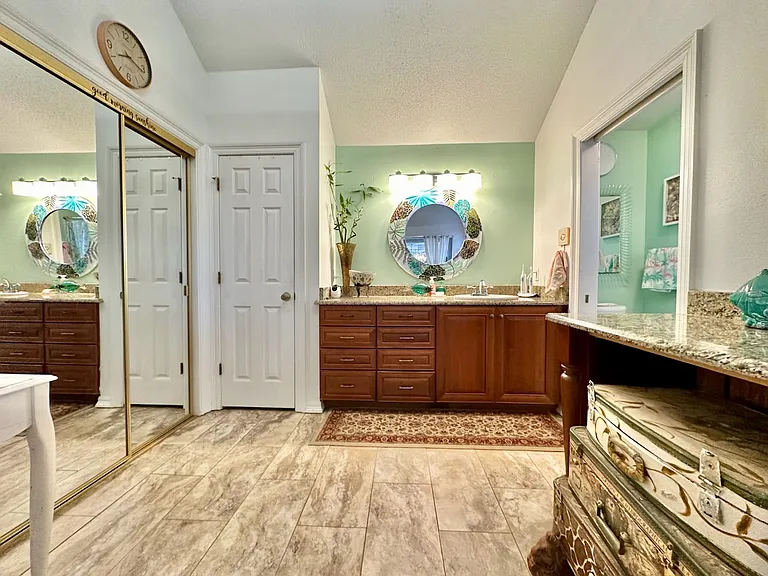 2012 Mistral Ln E — Photo 5