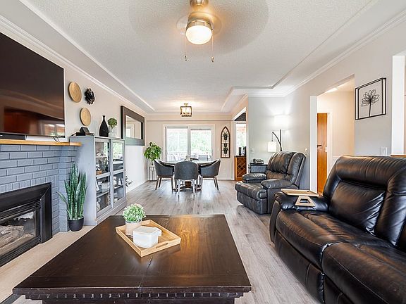 3rd image of 207 Mundy St