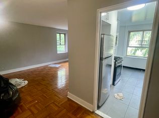 196-15 65th Cres APT 1B, Fresh Meadows, NY 11365