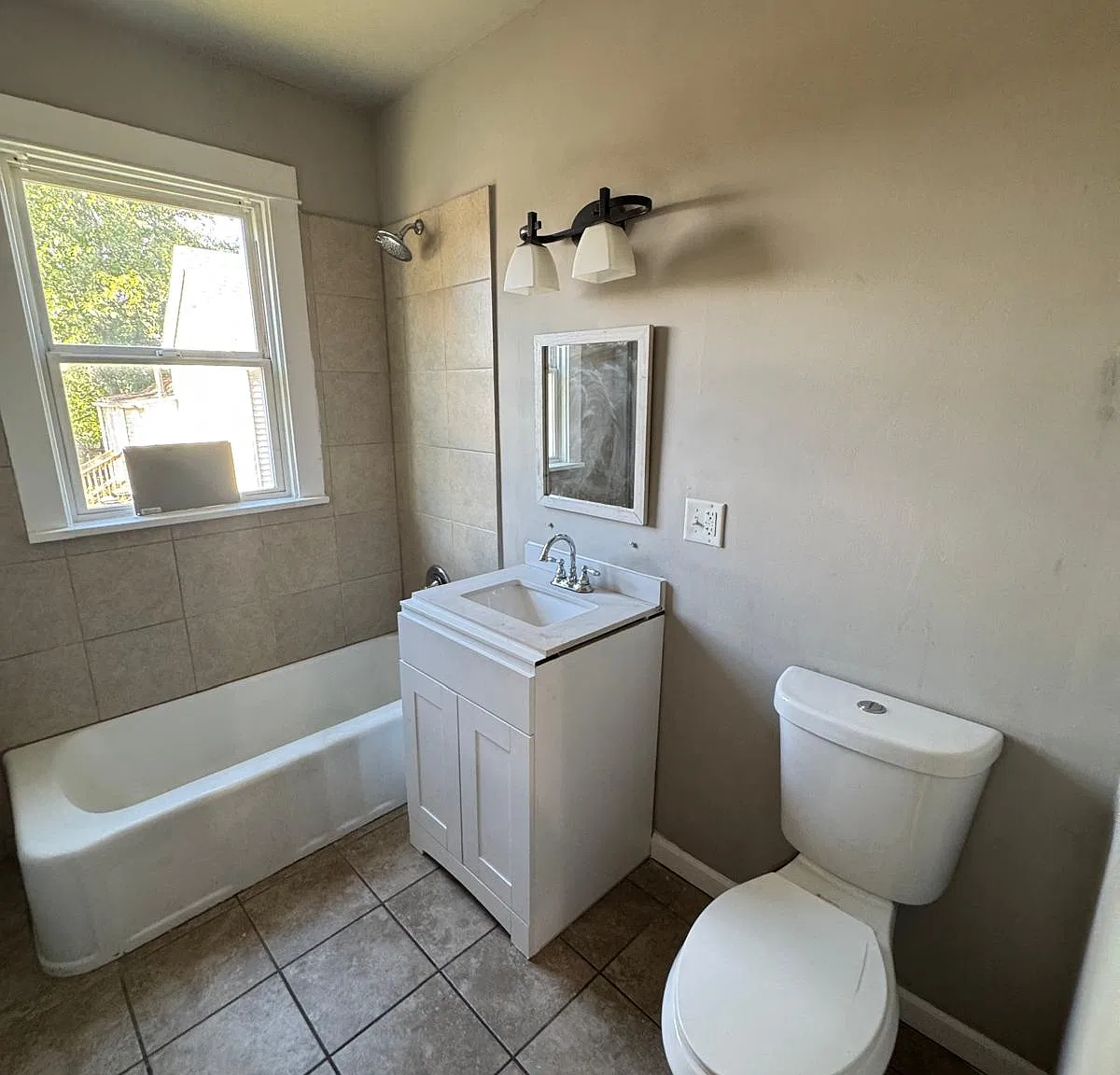 4 bed, 2100 sqft, $2,600 — Photo 2