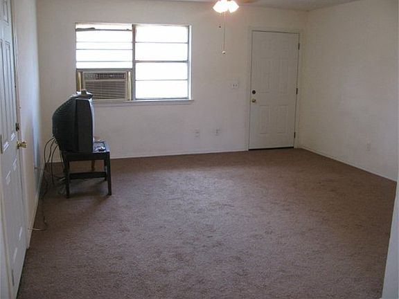 3rd image of 512 E Vincent Ave