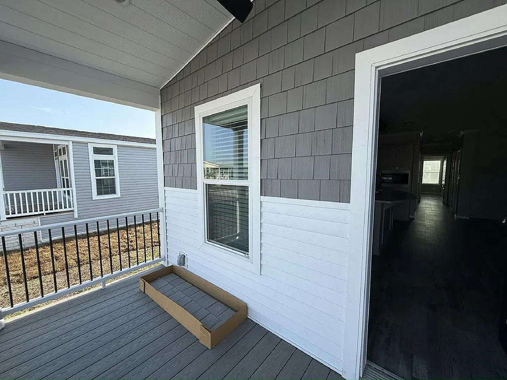3 bed, 2.0 bath, 1460 sqft, $1,895 — Photo 2