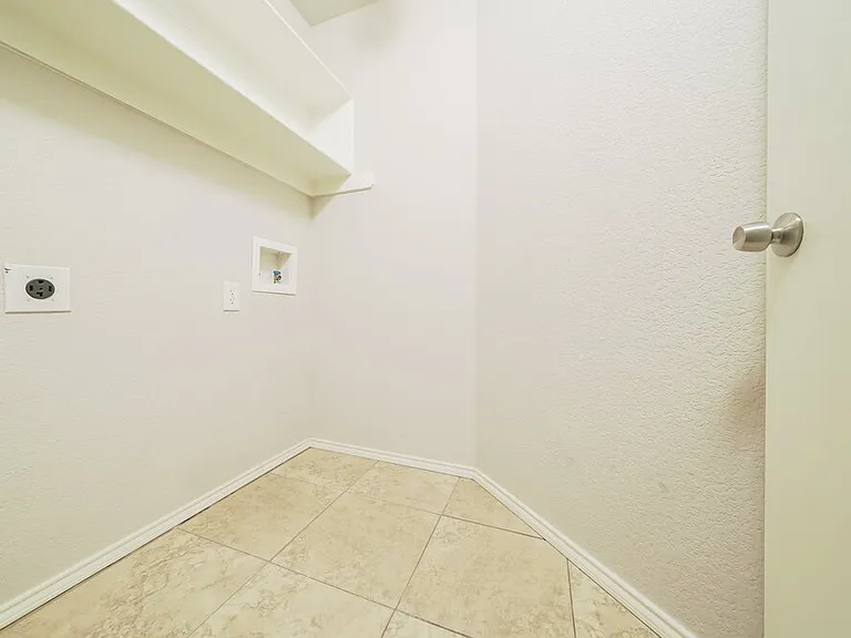 1005 Fort Apache Dr — Photo 17