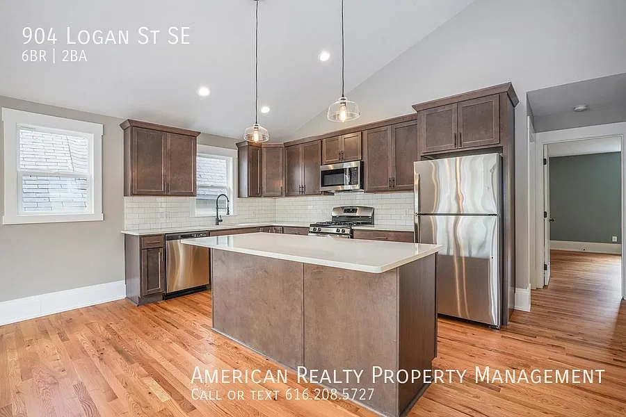 6 bed, 2200 sqft, $3,600 — Photo 2