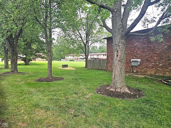 3rd image of 101 Greenwood Trl N