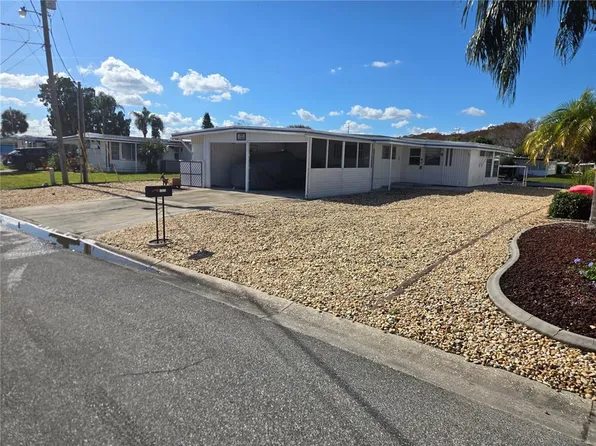 31645 Kelly Cir, Tavares, FL 32778