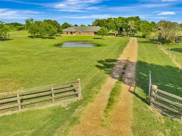 213 Wearden Dr, Victoria, TX 77904