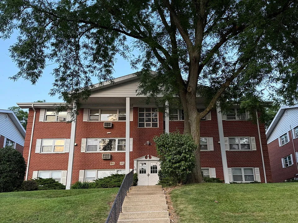 215 Country Club Dr #3D