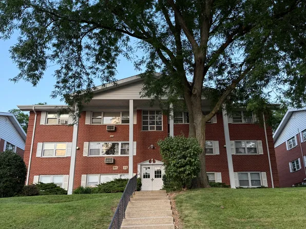 215 Country Club Dr APT 3D, Lake Geneva, WI 53147