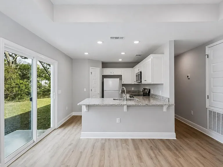 8418 Cherry Ave — Photo 3