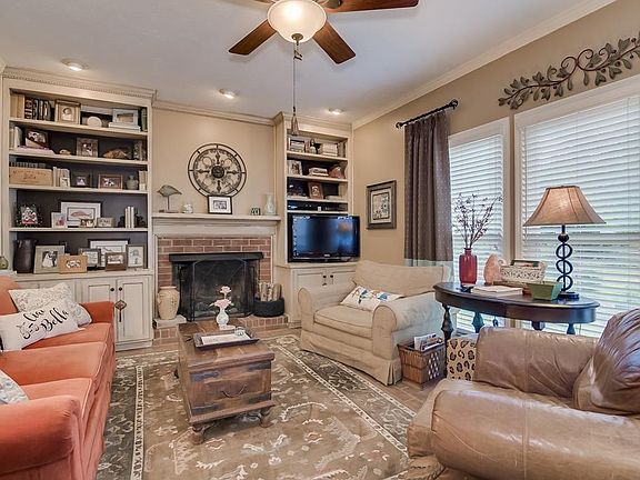 3rd image of 109 Knotty Pine Dr