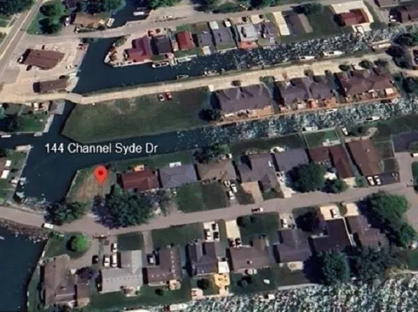 144 Channelsyde Dr, Algonac, MI 48001