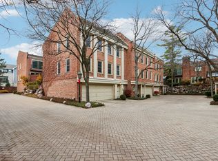 19 Landmark #19, Winnetka, IL 60093