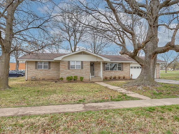 2nd image of 106 S Roney St