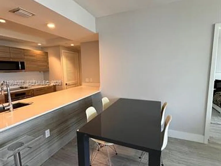 121 NE 34th St #807 — Photo 6