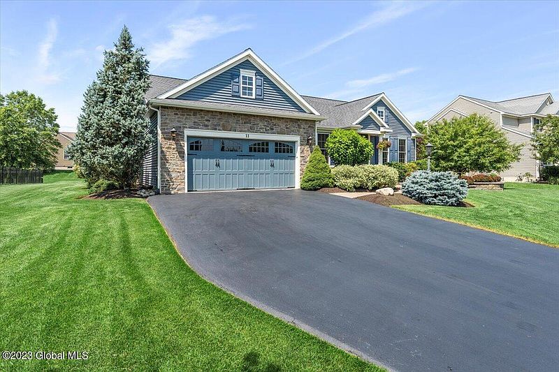 2nd image of 11 Surrey Drive
