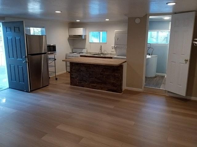 1st image of 332 1/2 Pine St