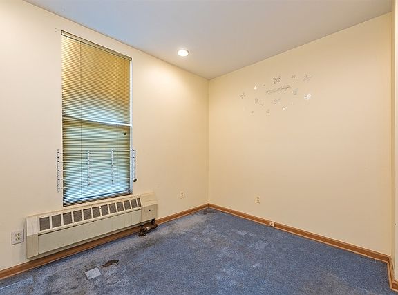 4th image of 1528 E 77th St #2