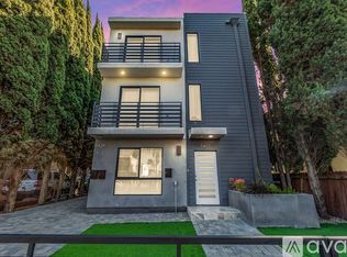 5422 Smiley Dr, Los Angeles, CA 90016