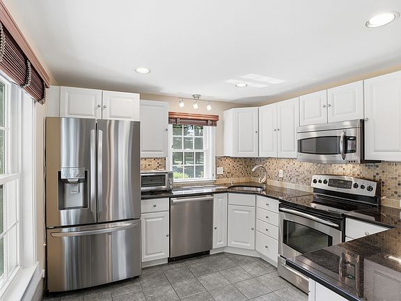 3rd image of 78 Macintosh Ln Unit 78
