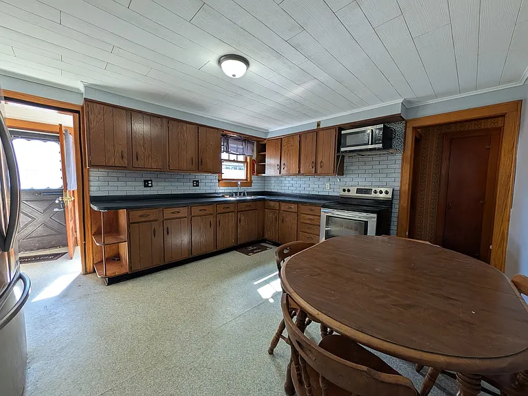 405 W Green St — Photo 3