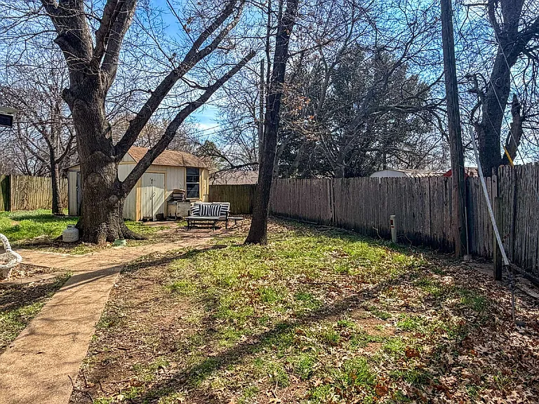 604 Mesquite Ave — Photo 19