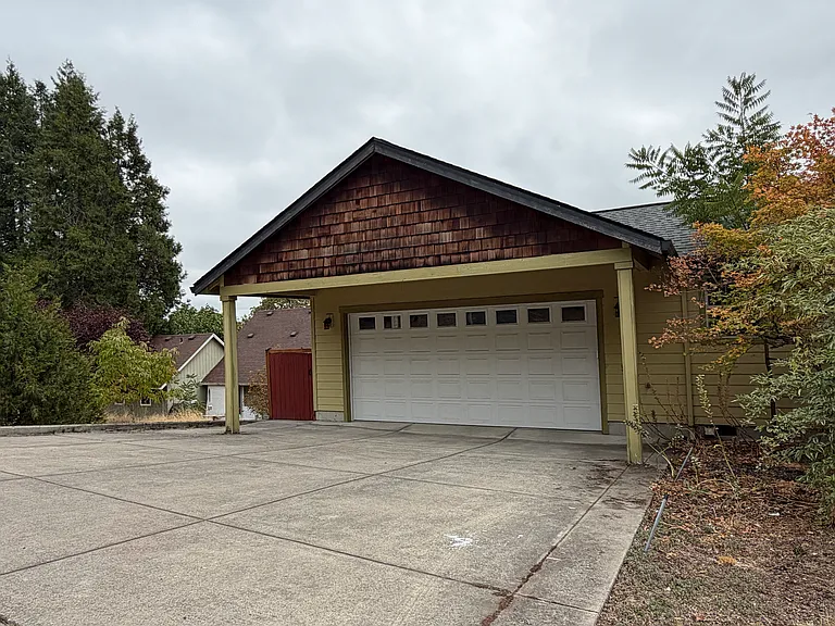 2659 Hendricks Ridge Dr — Photo 4