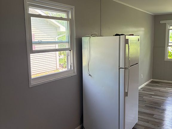 5th image of 2166 Warrick St