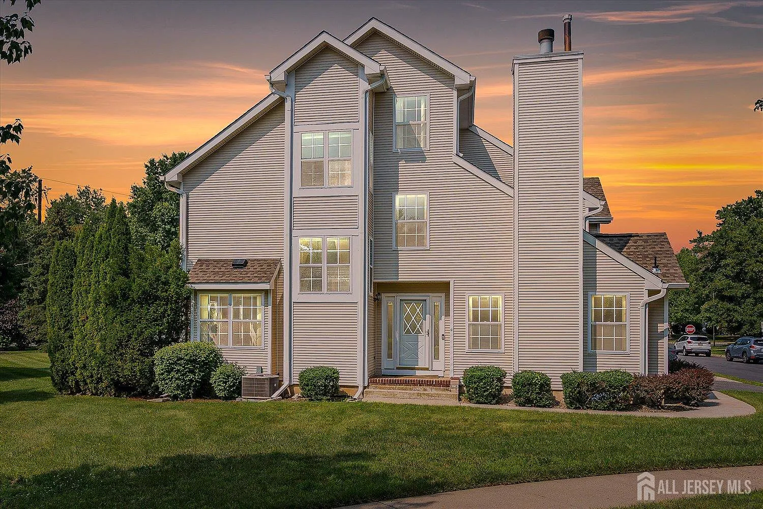 3 bed, 2.5 bath, $3,450 — Photo 1
