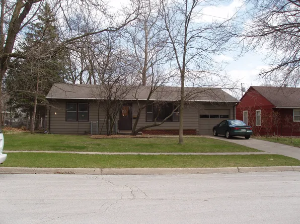 224 Hilltop Rd, Ames, IA 50014