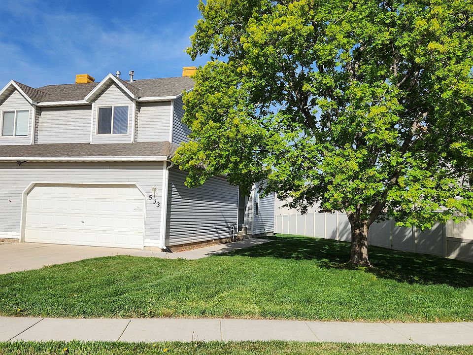 Street view of duplex, Unit 533 on the right