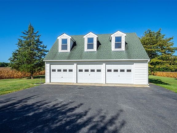 4th image of 1400 Lily Valley Farm Ln