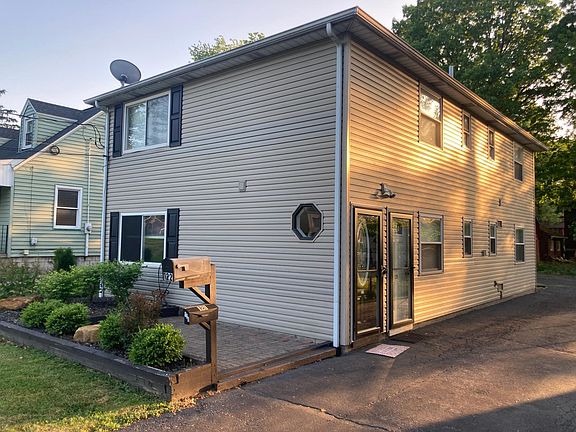 3rd image of 120 Rosemont Ave