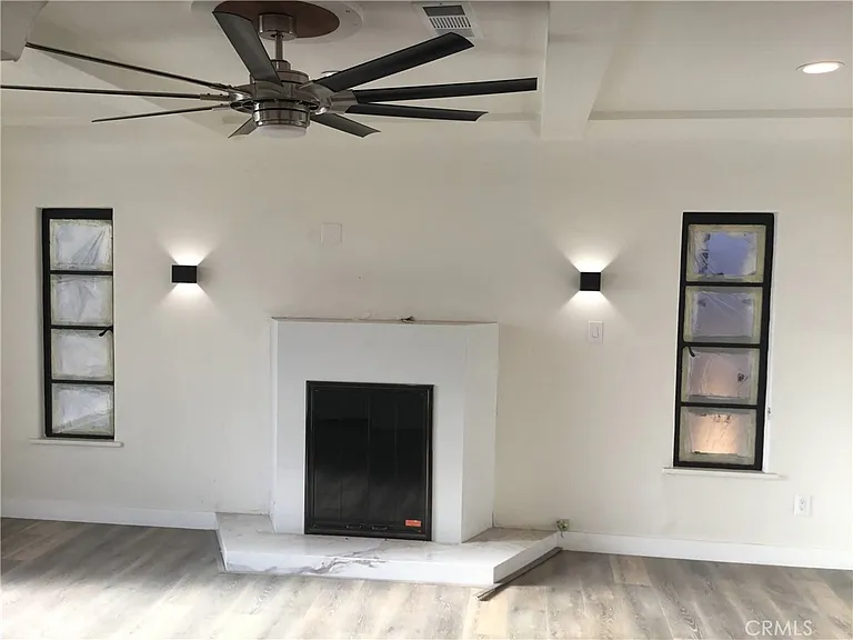 1574 N Orange Grove Ave — Photo 4