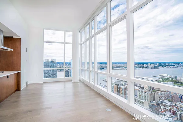 Rented by Silverstone Group USA Corp. | media 3