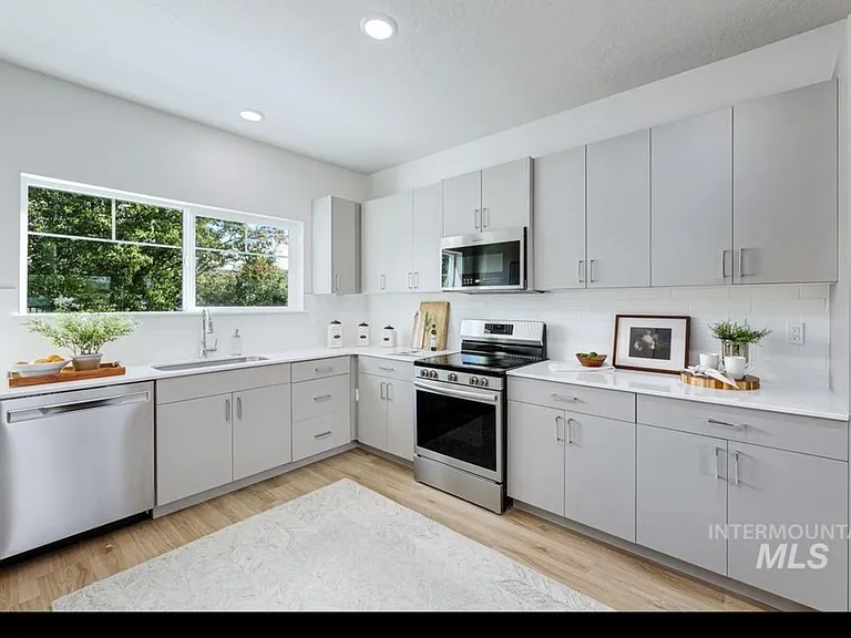 2285 N Shaelyn Ln — Photo 5