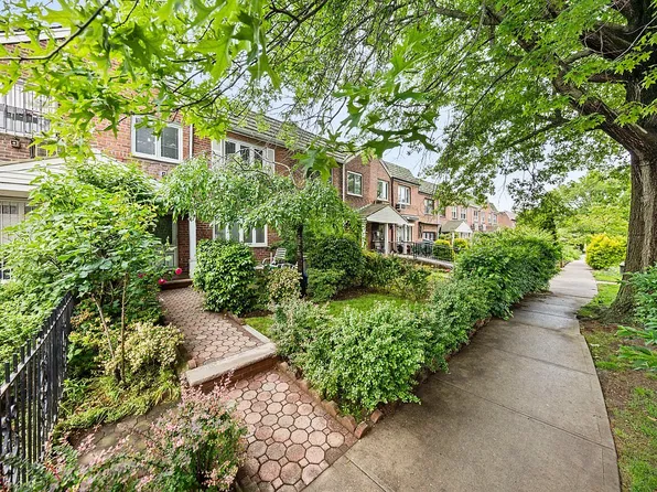 6717 Harrow St, Forest Hills, NY 11375