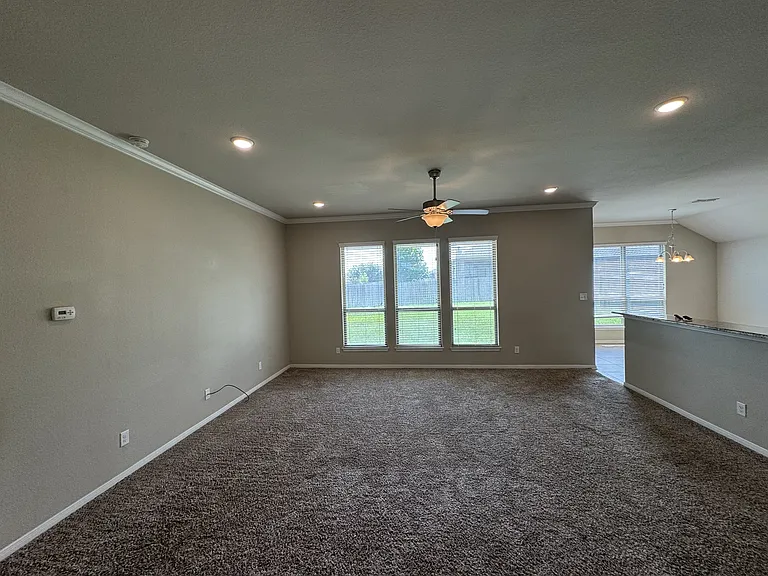 5611 Markham Dr — Photo 4