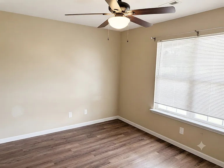 3880 Simpson Rd E — Photo 11