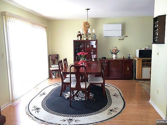 4th image of 47 Linwood Ave