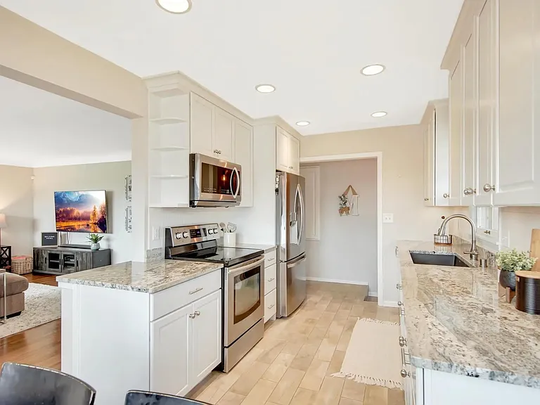 3304 Webster Ave S — Photo 1