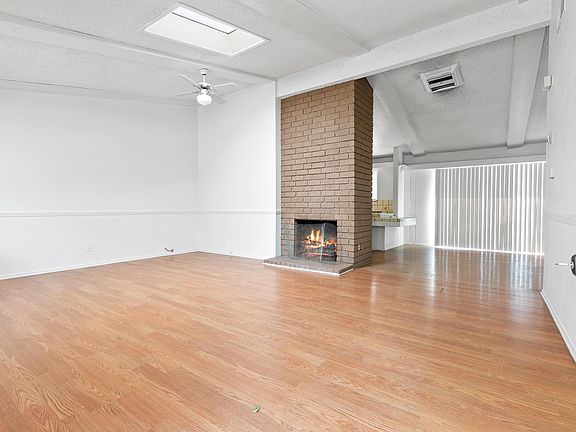 3rd image of 1126 W Holguin St